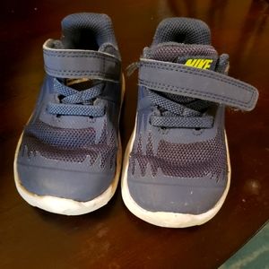 Size 4 boys blue Nike shoes